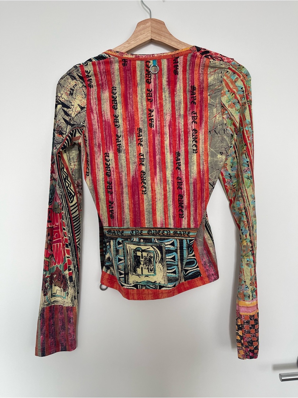 Save the Queen! Printed Long Sleeve Top - Picture 7 of 10